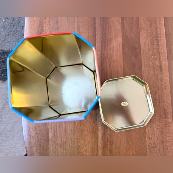 Peanuts Octagon Collectible Tin Container - Picture 9 of 9